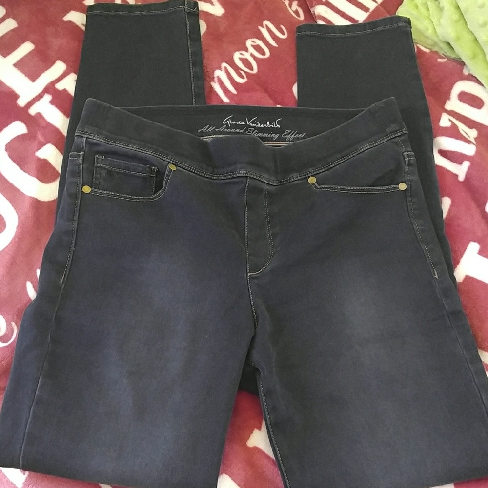 Jeans size 6 NWOT Gloria vanderbilt slimming